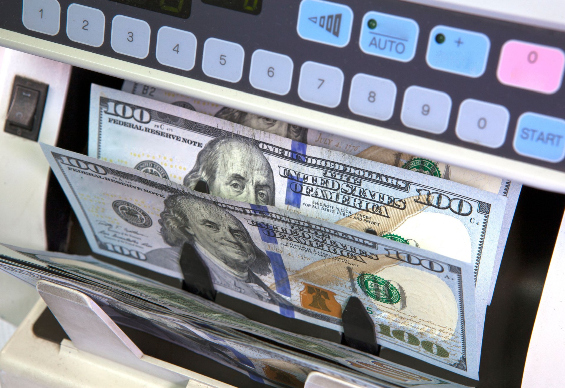 Bankroll being counted in a money counting machine