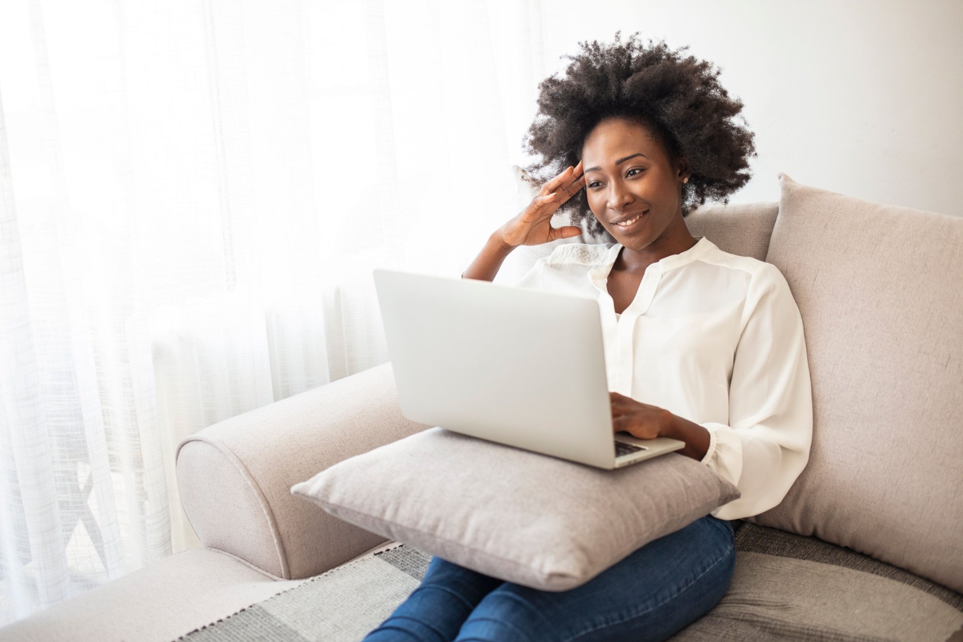 woman on laptop working on her side hustle 
